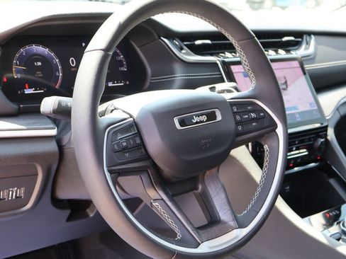 Used 2023 Jeep Grand Cherokee L Limited AWD/4WD image 25