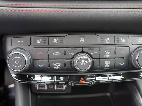 Certified 2024 Dodge Durango GT image 33