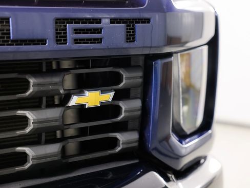 Used 2023 Chevrolet Silverado 2500 Custom w/ Custom Convenience Package image 4