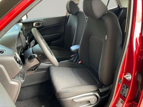 Used 2025 Hyundai Venue SE FWD image 19