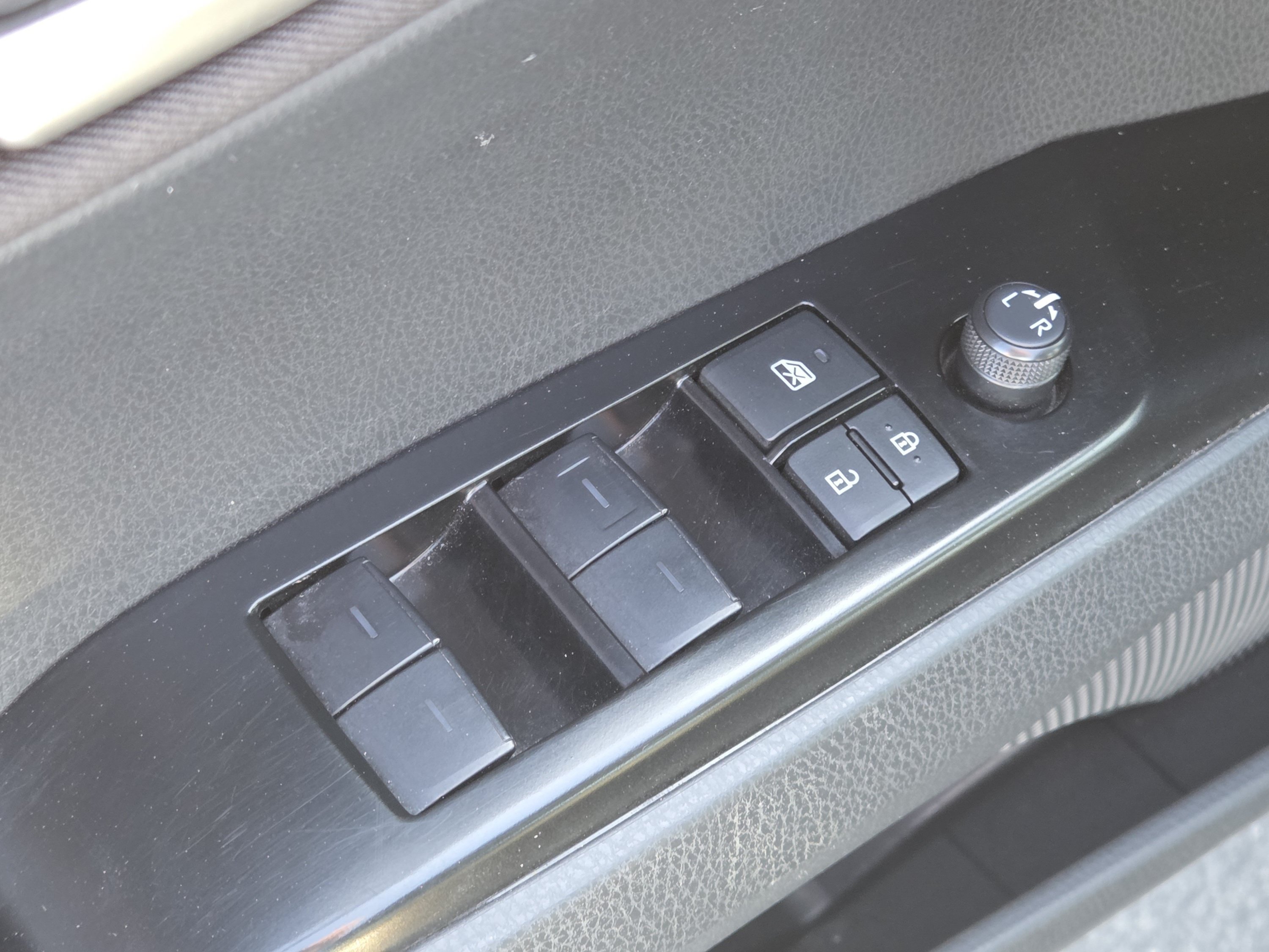 Used 2025 Toyota Camry LE FWD image 30
