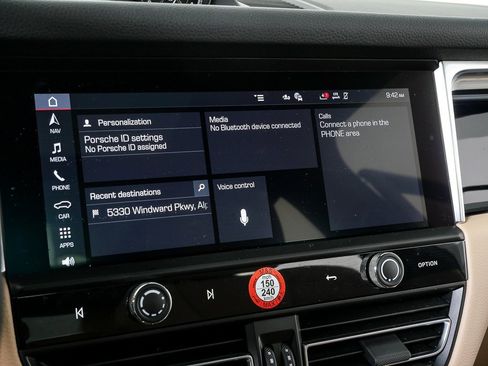 Certified 2025 Porsche Macan AWD image 14