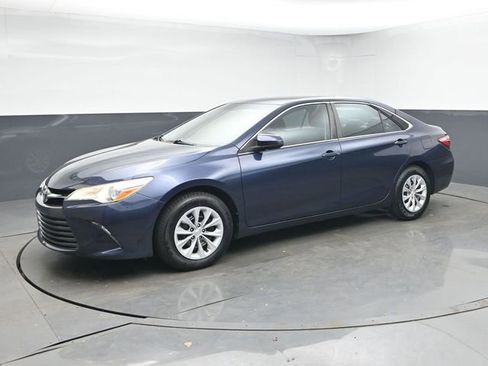 Used 2016 Toyota Camry LE image 4