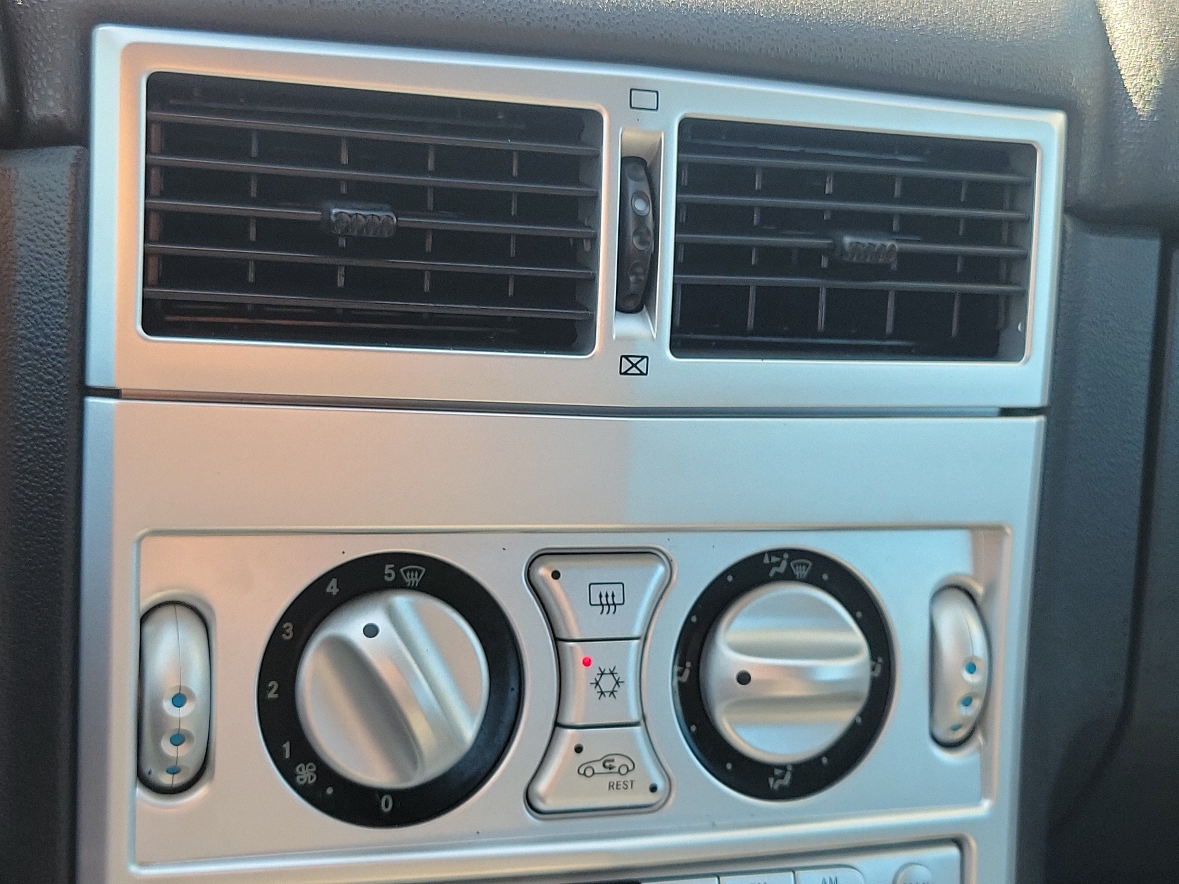 Used 2005 Chrysler Crossfire Convertible w/ Special Edition Group RWD image 15