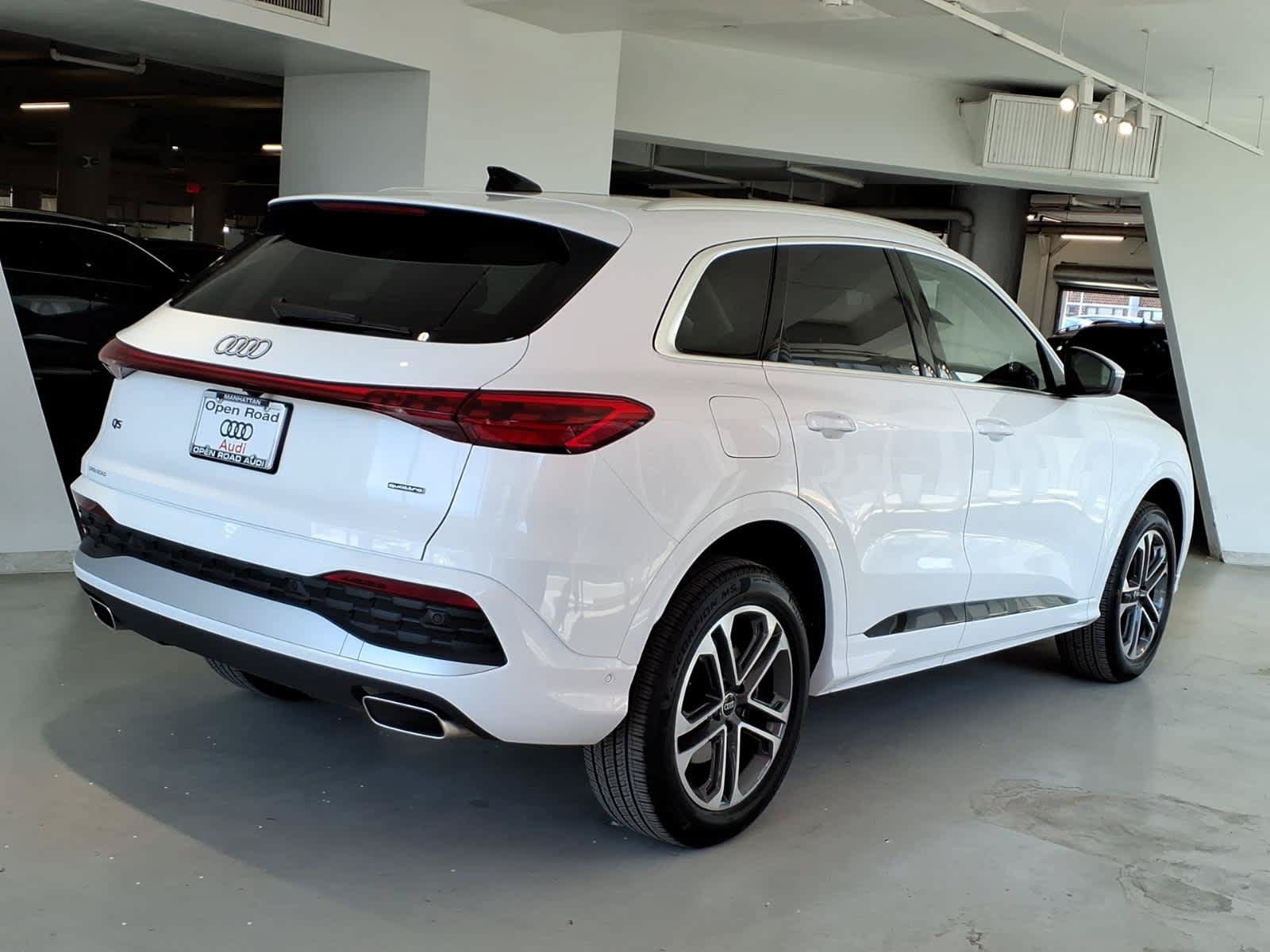 Used 2025 Audi Q5 Premium w/ Convenience Package AWD/4WD image 4