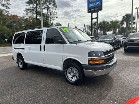 Used 2019 Chevrolet Express 3500 LT w/ LT Preferred Equipment Group image 10