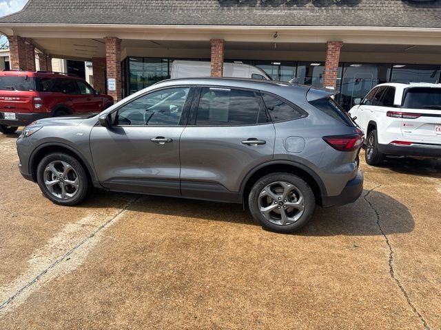 Certified 2025 Ford Escape ST-Line Select AWD/4WD image 3