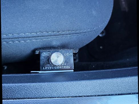 Used 2013 Dodge Challenger SXT image 25