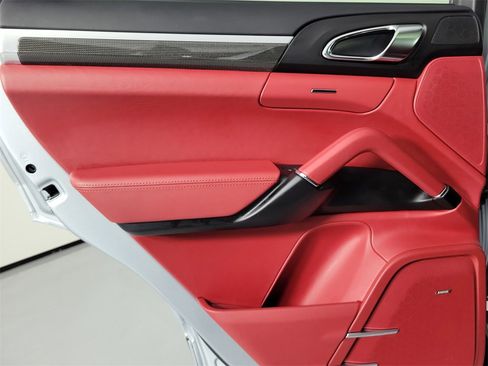 Used 2016 Porsche Cayenne GTS image 11