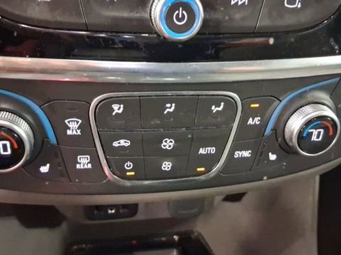 Used 2019 Chevrolet Traverse Premier w/ Driver Confidence II Package FWD image 33