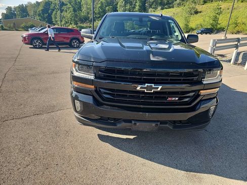 Used 2018 Chevrolet Silverado 1500 LT w/ Midnight Edition AWD/4WD image 3