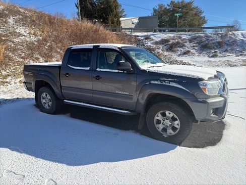 Used 2015 Toyota Tacoma 4x4 Double Cab image 16
