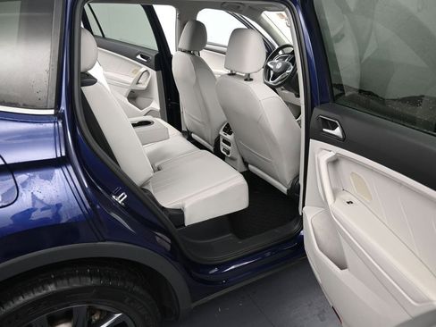 Used 2022 Volkswagen Tiguan SE image 17