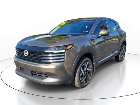 Certified 2025 Nissan Kicks SV FWD image 3