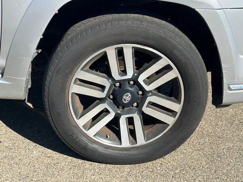 Used 2016 Toyota 4Runner Limited AWD/4WD image 18