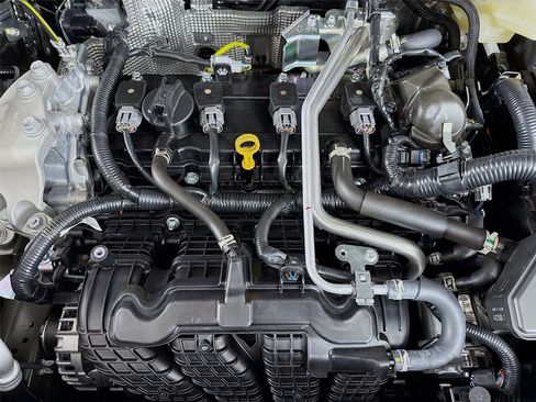 New 2025 Mitsubishi Outlander SE image 29