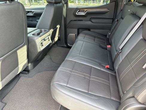 Used 2024 Chevrolet Silverado 1500 High Country w/ Technology Package image 10