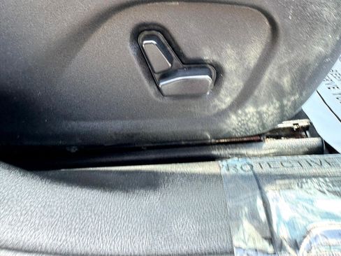 Used 2015 Chrysler 200 C image 30