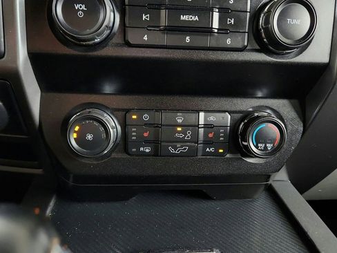 Used 2020 Ford F150 XLT w/ Equipment Group 302A Luxury AWD/4WD image 35