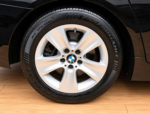 Used 2013 BMW 528i xDrive Sedan AWD/4WD image 8