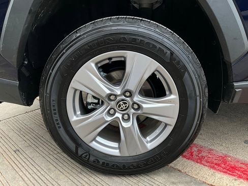 Used 2025 Toyota RAV4 XLE image 9