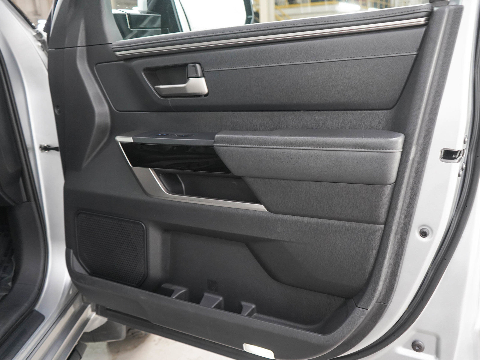 Used 2022 Toyota Tundra Limited AWD/4WD image 9