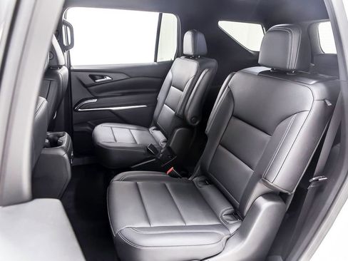 Used 2025 Chevrolet Traverse LT image 29