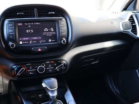 Used 2022 Kia Soul LX FWD image 43