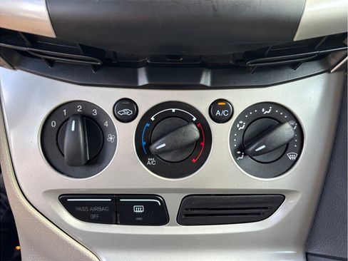 Used 2014 Ford Focus SE w/ SE Winter Package image 22