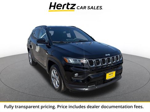 Used 2025 Jeep Compass Latitude AWD/4WD image 1