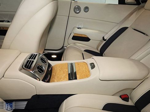 Used 2019 Rolls-Royce Wraith Coupe image 24