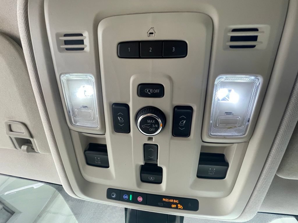 Used 2022 GMC Yukon XL Denali AWD/4WD image 24