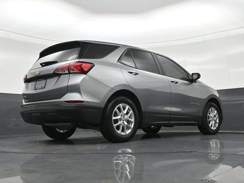 Used 2023 Chevrolet Equinox LS FWD image 28