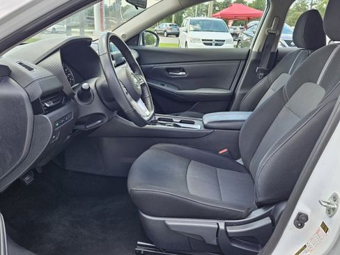 Used 2021 Nissan Sentra SV image 3