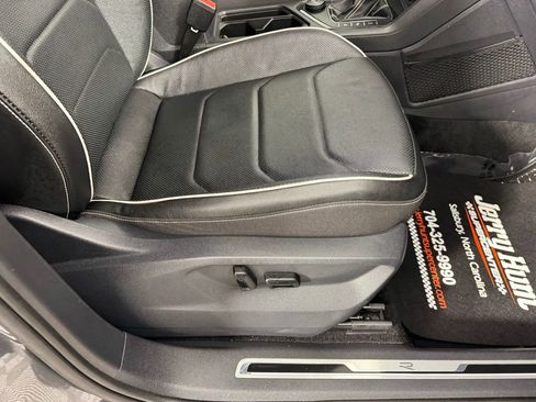 Used 2022 Volkswagen Tiguan SEL R-Line image 35