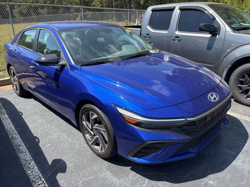 Used 2025 Hyundai Elantra Sport image 2