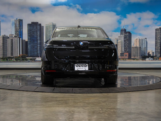 Used 2027 BMW i7 xDrive50 AWD/4WD image 9