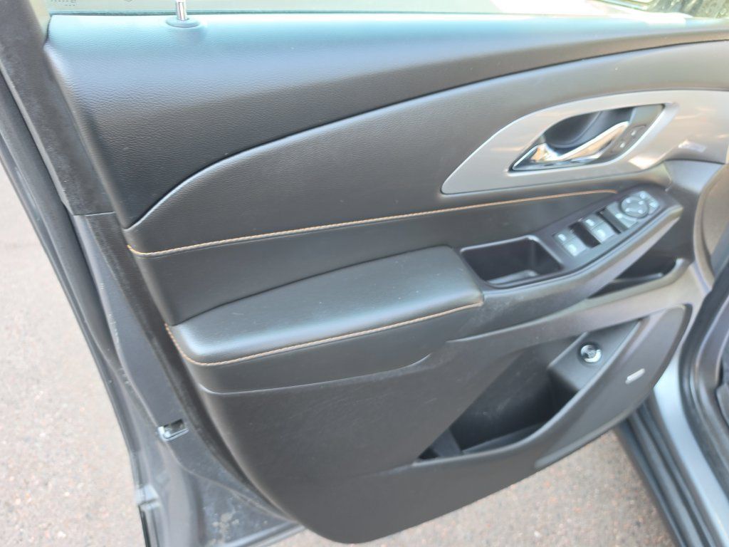 Used 2020 Chevrolet Traverse RS FWD image 10