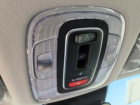 New 2025 Hyundai Elantra Limited image 17