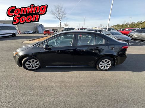 Certified 2025 Toyota Corolla LE image 9