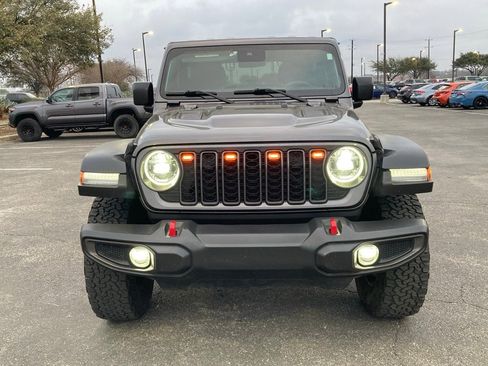 Used 2024 Jeep Wrangler Rubicon image 2