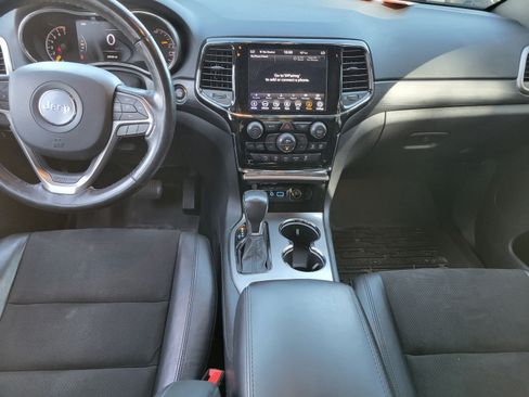 Used 2020 Jeep Grand Cherokee Altitude AWD/4WD image 9