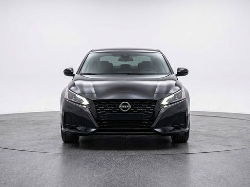 Used 2025 Nissan Altima 2.5 SV image 2