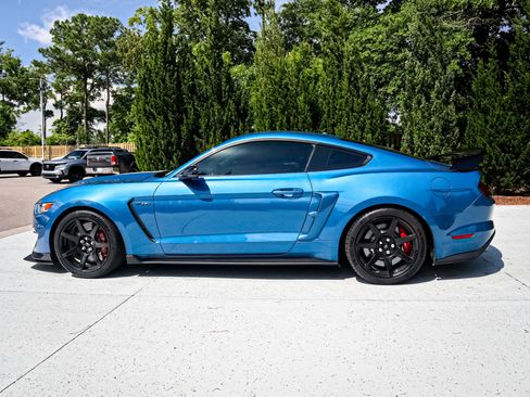 Used 2020 Ford Mustang Shelby GT350R w/ GT350R Equipment Group 920A RWD image 7