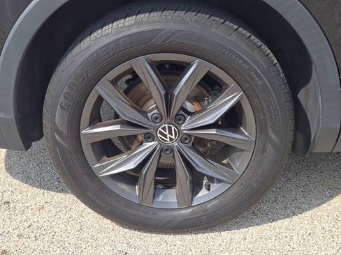 Used 2022 Volkswagen Tiguan SE AWD/4WD image 11
