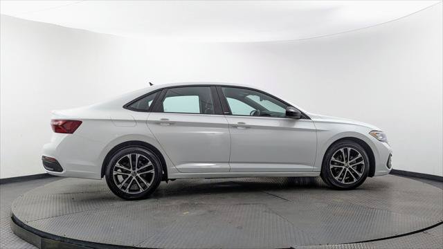 Used 2024 Volkswagen Jetta Sport FWD image 9