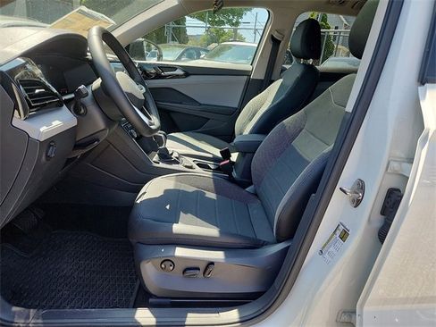New 2024 Volkswagen Taos SE image 8