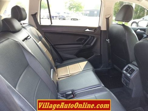 Used 2021 Volkswagen Tiguan SE image 38