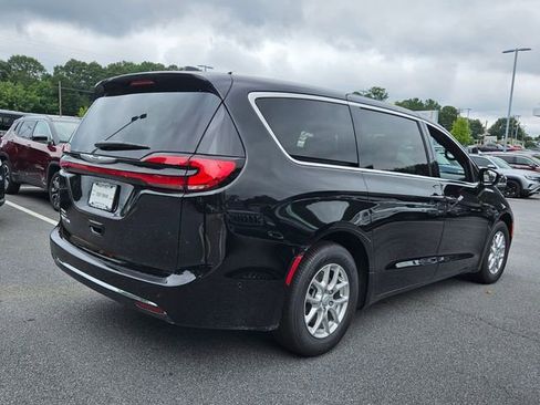 New 2025 Chrysler Pacifica Select image 13