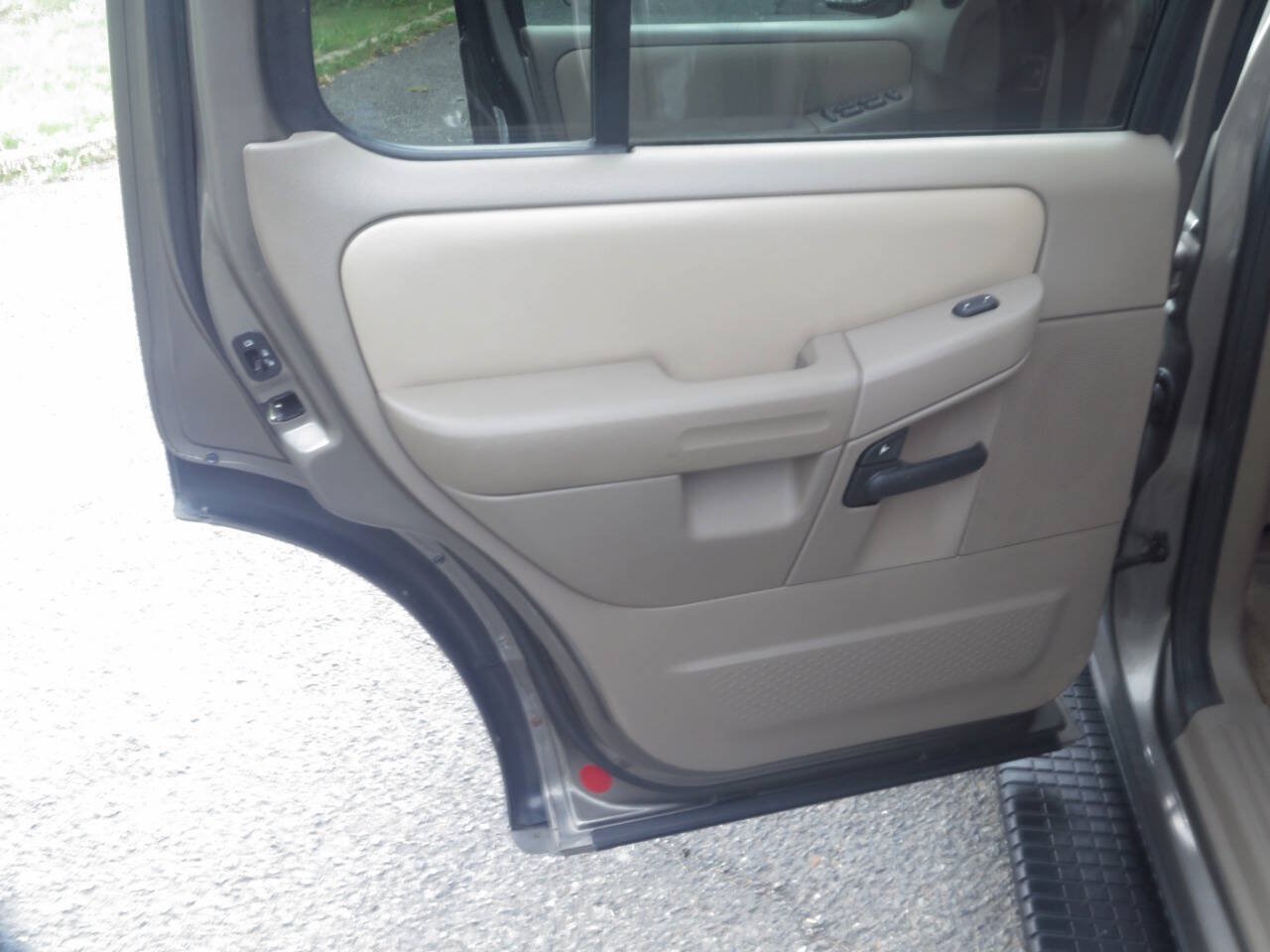 Used 2002 Ford Explorer XLT AWD/4WD image 28